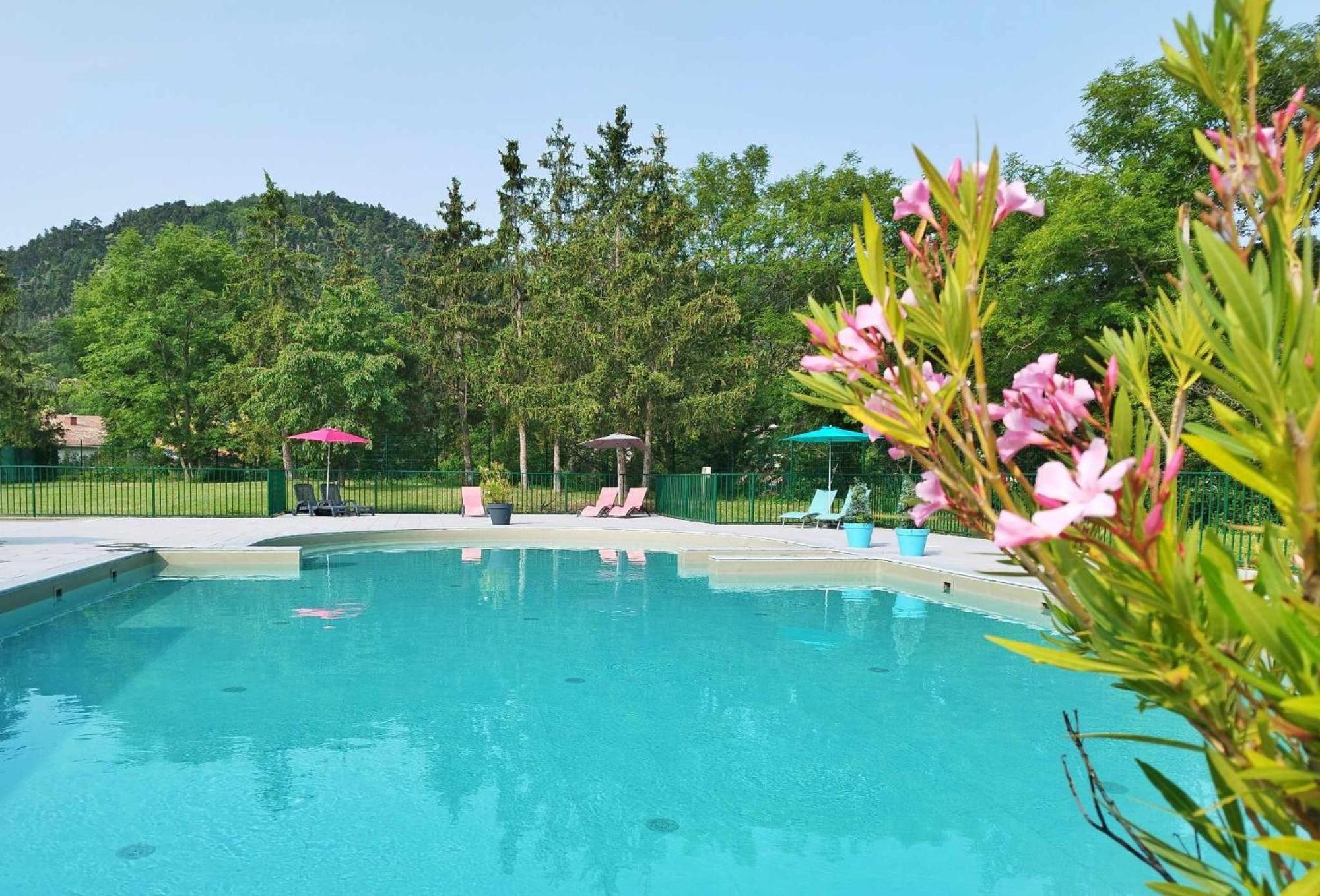 Hotel De Plein Air Le Chanset Ceyrat Екстериор снимка